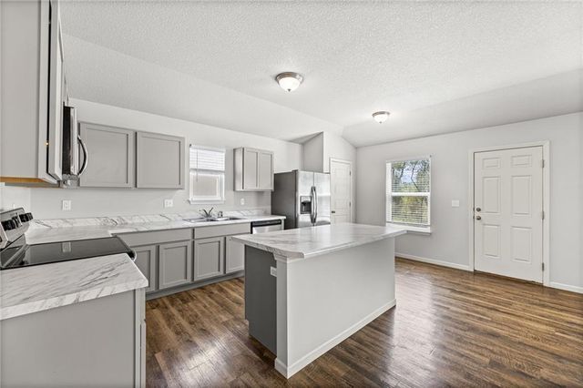 21325 W 216th Street, Spring Hill, KS 66083