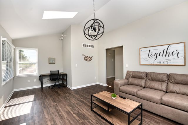 73 W Cobblestone Court, Florence, KY 41042