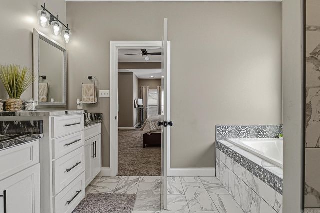 817 Gloucester Close, Jonesboro, AR 72405