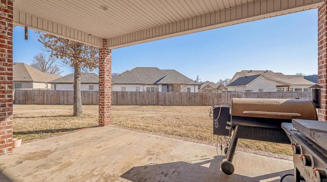 817 Gloucester Close, Jonesboro, AR 72405