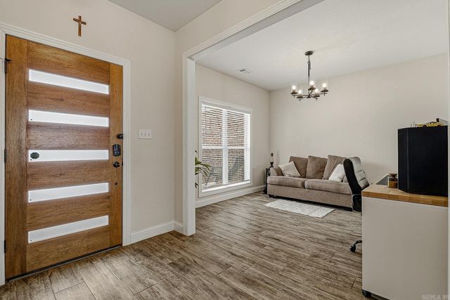 817 Gloucester Close, Jonesboro, AR 72405