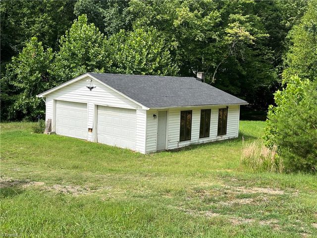 2014 Young Road, Walnut Cove, NC 27052