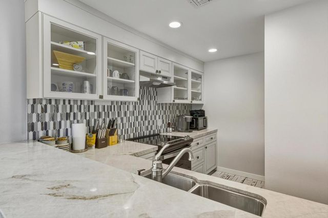 105 Racquet Club Drive S, Rancho Mirage, CA 92270