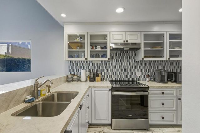 105 Racquet Club Drive S, Rancho Mirage, CA 92270