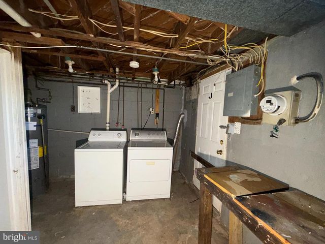 2039 GRINNALDS AVE, Baltimore, MD 21230