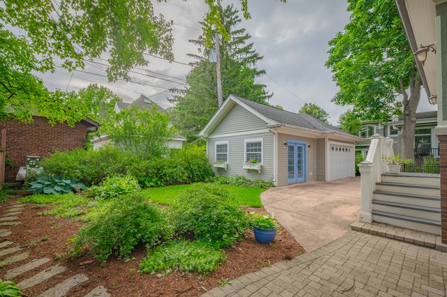 310 S Waiola Avenue, La Grange, IL 60525