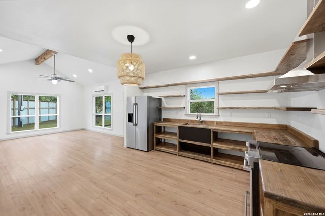 833 CANYON OAKS DR, Canyon Lake, TX 78133