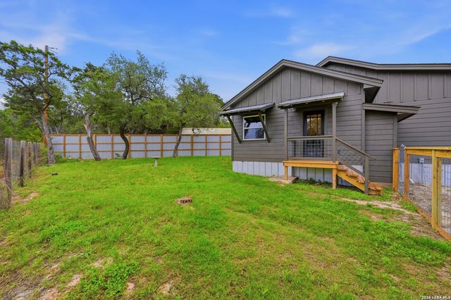 833 CANYON OAKS DR, Canyon Lake, TX 78133
