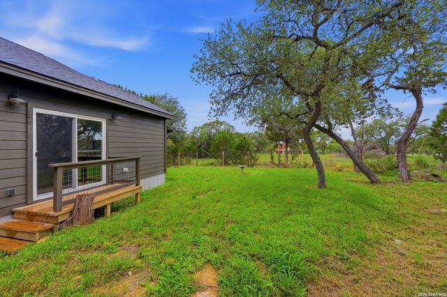 833 CANYON OAKS DR, Canyon Lake, TX 78133