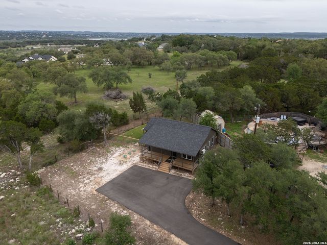 833 CANYON OAKS DR, Canyon Lake, TX 78133