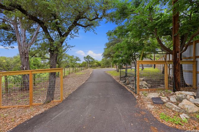 833 CANYON OAKS DR, Canyon Lake, TX 78133