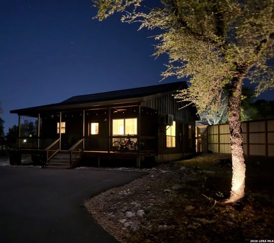 833 CANYON OAKS DR, Canyon Lake, TX 78133