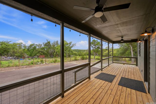 833 CANYON OAKS DR, Canyon Lake, TX 78133