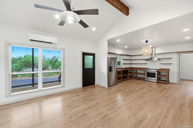 833 CANYON OAKS DR, Canyon Lake, TX 78133