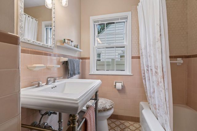 4535 Vincent Avenue N, Minneapolis, MN 55412