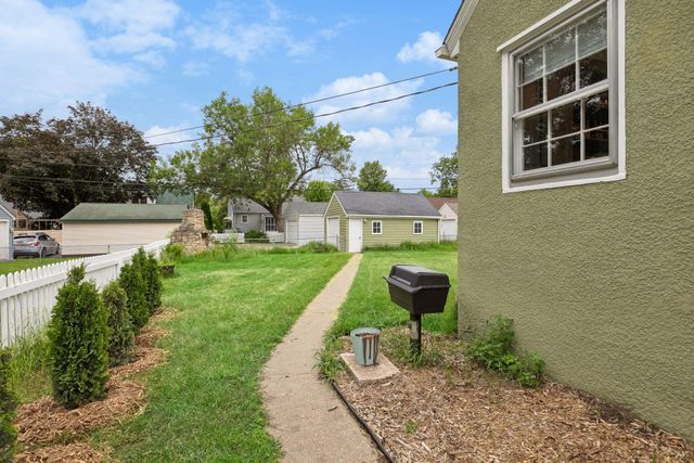 4535 Vincent Avenue N, Minneapolis, MN 55412