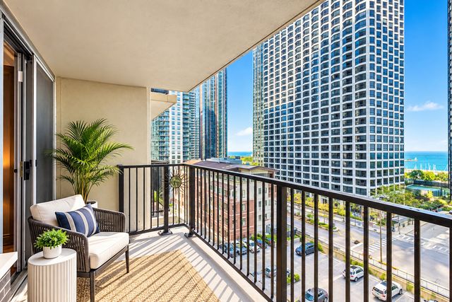 400 E Randolph Street 1223, Chicago, IL 60601