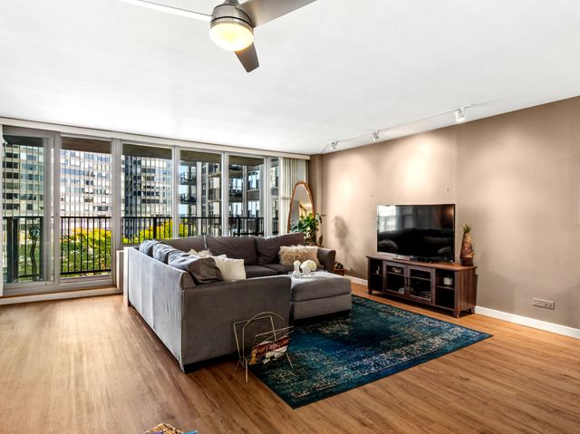 400 E Randolph Street 1223, Chicago, IL 60601