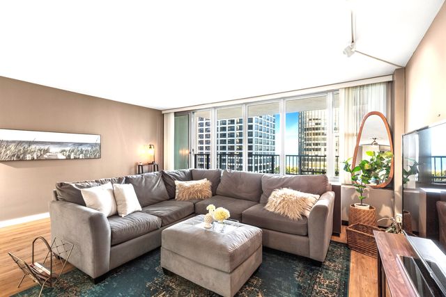 400 E Randolph Street 1223, Chicago, IL 60601