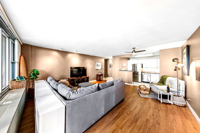 400 E Randolph Street 1223, Chicago, IL 60601