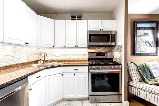 400 E Randolph Street 1223, Chicago, IL 60601