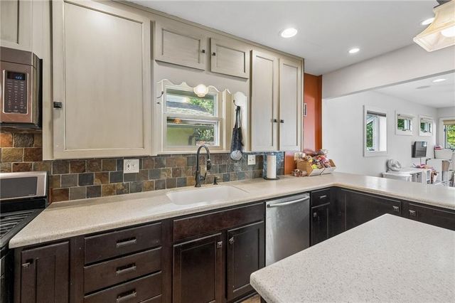 14 W 74 Street, Kansas City, MO 64114
