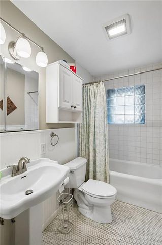 14 W 74 Street, Kansas City, MO 64114