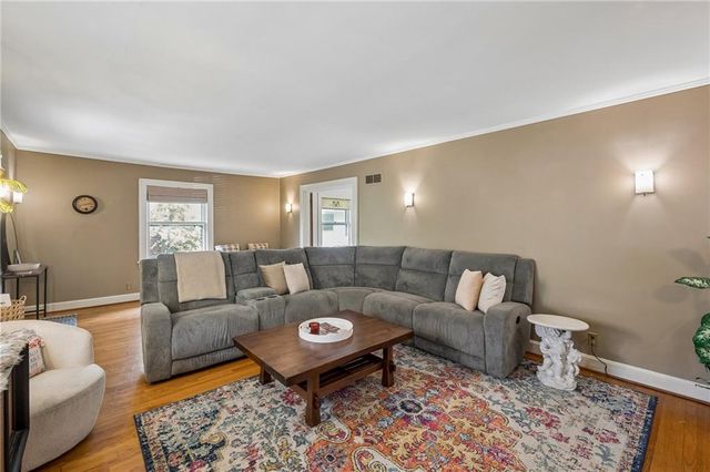 14 W 74 Street, Kansas City, MO 64114