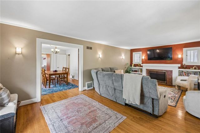 14 W 74 Street, Kansas City, MO 64114