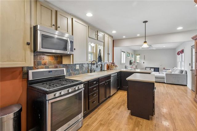 14 W 74 Street, Kansas City, MO 64114