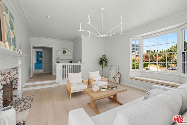 10798 Weyburn Avenue, Los Angeles, CA 90024