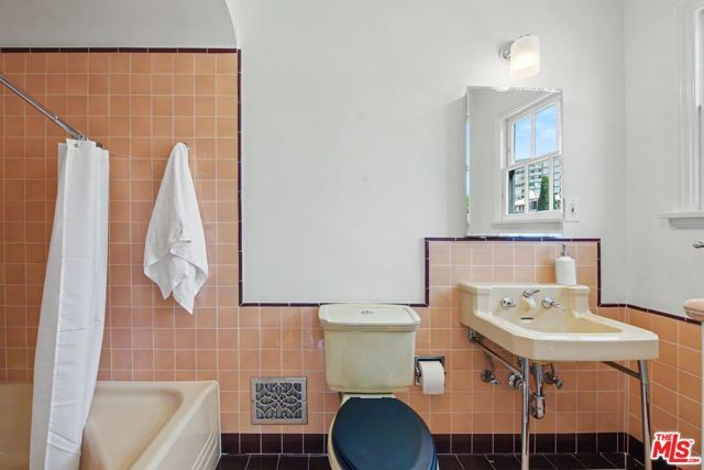 10798 Weyburn Avenue, Los Angeles, CA 90024