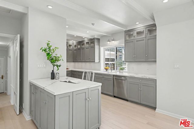 10798 Weyburn Avenue, Los Angeles, CA 90024