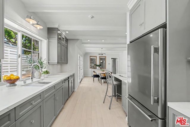 10798 Weyburn Avenue, Los Angeles, CA 90024