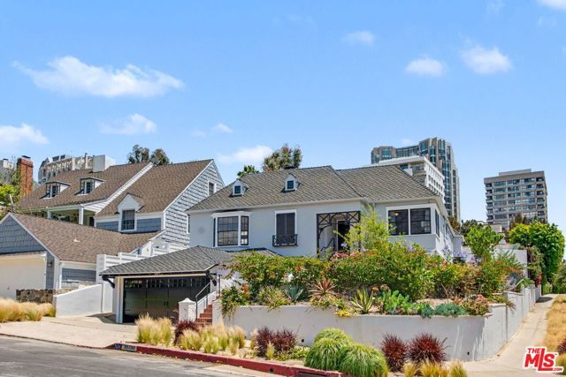 10798 Weyburn Avenue, Los Angeles, CA 90024