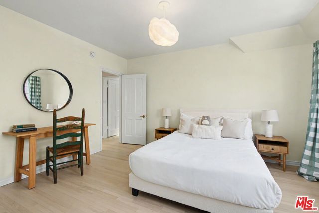 10798 Weyburn Avenue, Los Angeles, CA 90024