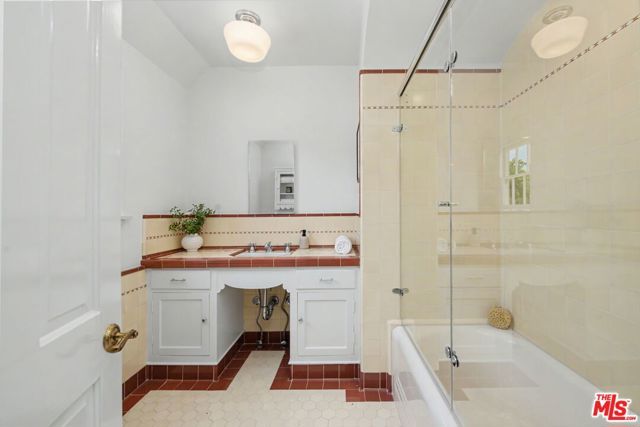 10798 Weyburn Avenue, Los Angeles, CA 90024