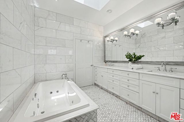 10798 Weyburn Avenue, Los Angeles, CA 90024