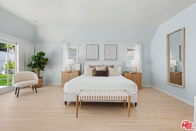10798 Weyburn Avenue, Los Angeles, CA 90024