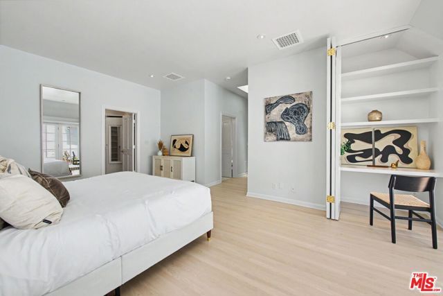 10798 Weyburn Avenue, Los Angeles, CA 90024