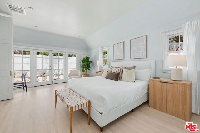 10798 Weyburn Avenue, Los Angeles, CA 90024