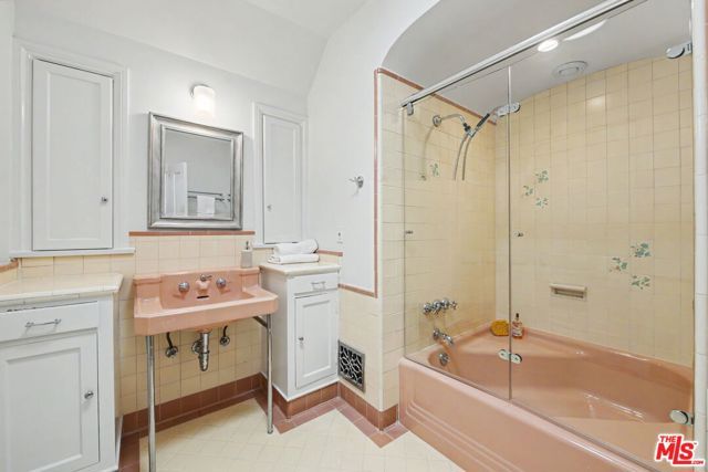 10798 Weyburn Avenue, Los Angeles, CA 90024