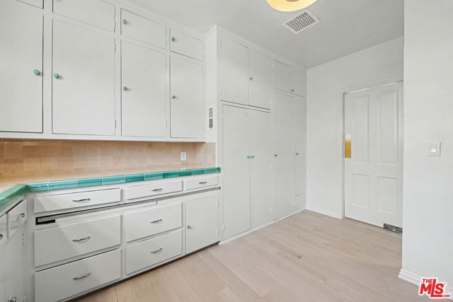 10798 Weyburn Avenue, Los Angeles, CA 90024