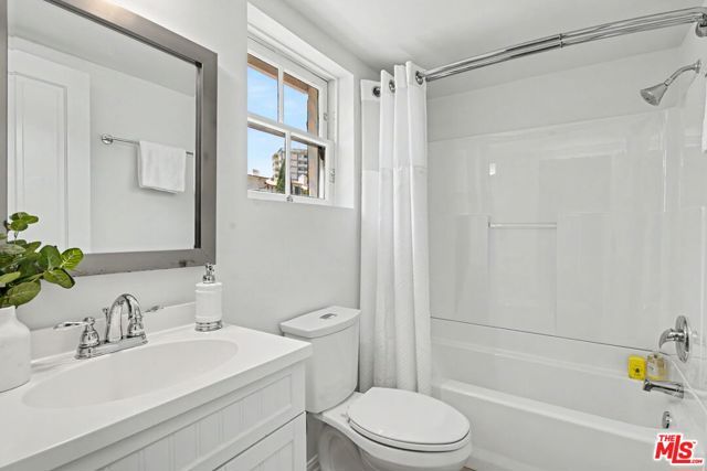 10798 Weyburn Avenue, Los Angeles, CA 90024