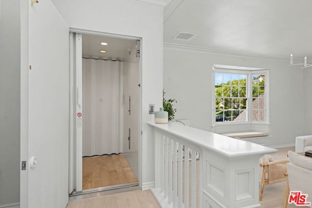 10798 Weyburn Avenue, Los Angeles, CA 90024