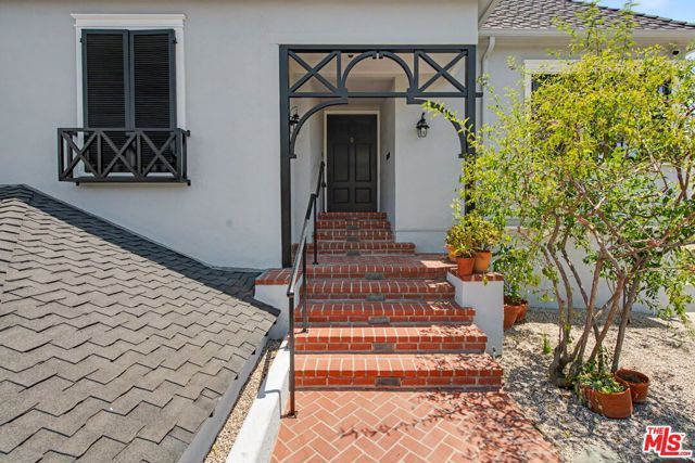 10798 Weyburn Avenue, Los Angeles, CA 90024