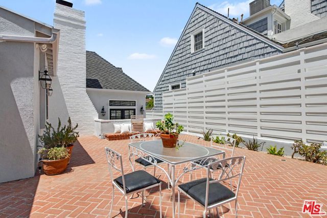 10798 Weyburn Avenue, Los Angeles, CA 90024