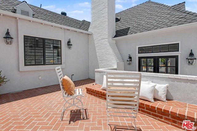 10798 Weyburn Avenue, Los Angeles, CA 90024
