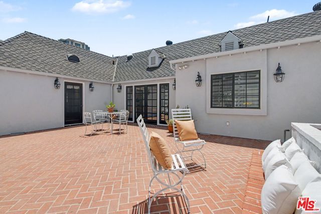 10798 Weyburn Avenue, Los Angeles, CA 90024