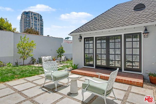 10798 Weyburn Avenue, Los Angeles, CA 90024